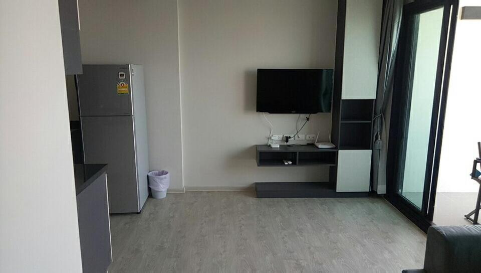 The Base Pattaya By Feng Apartment Exterior photo