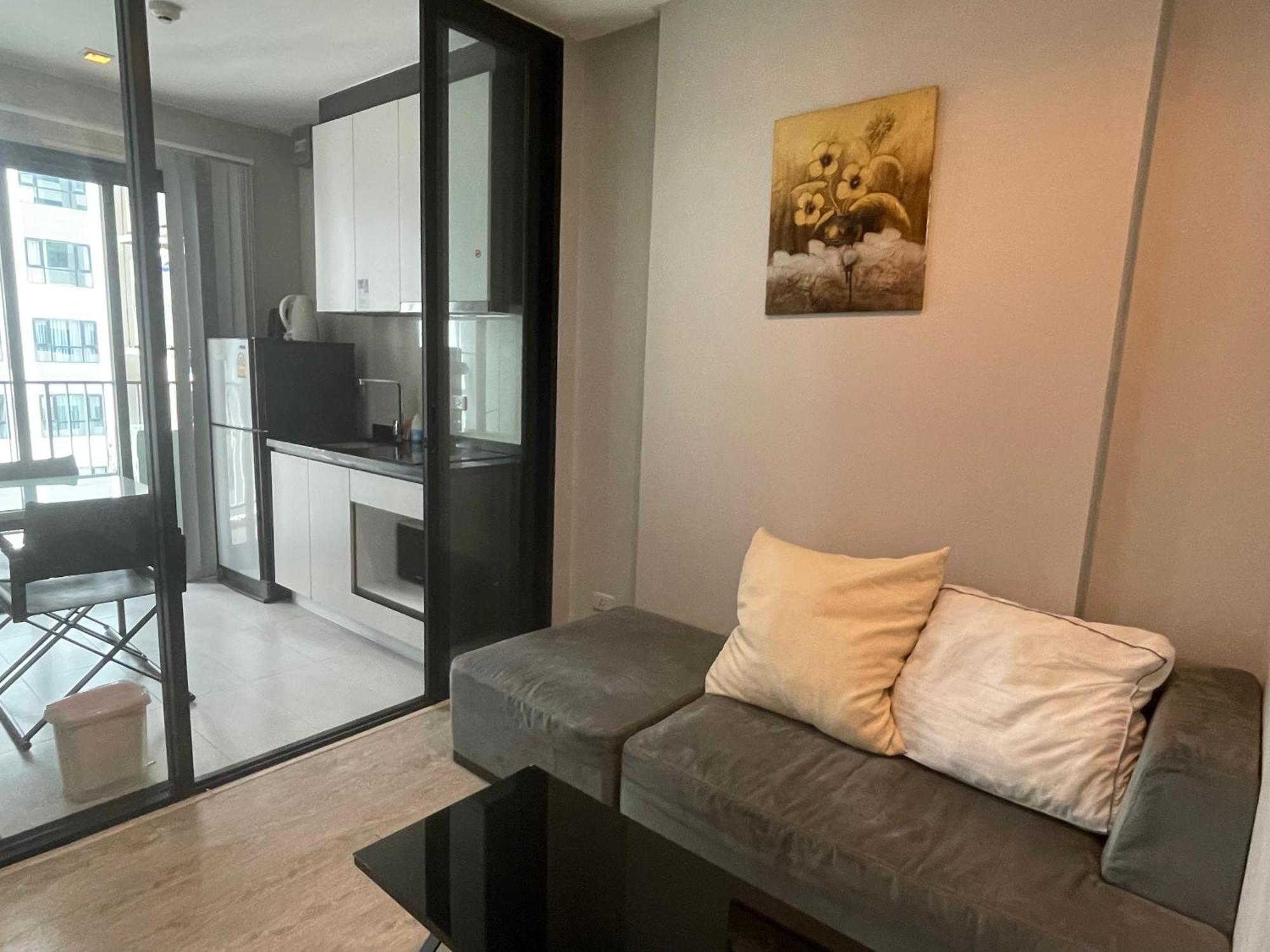 The Base Pattaya By Feng Apartment Exterior photo