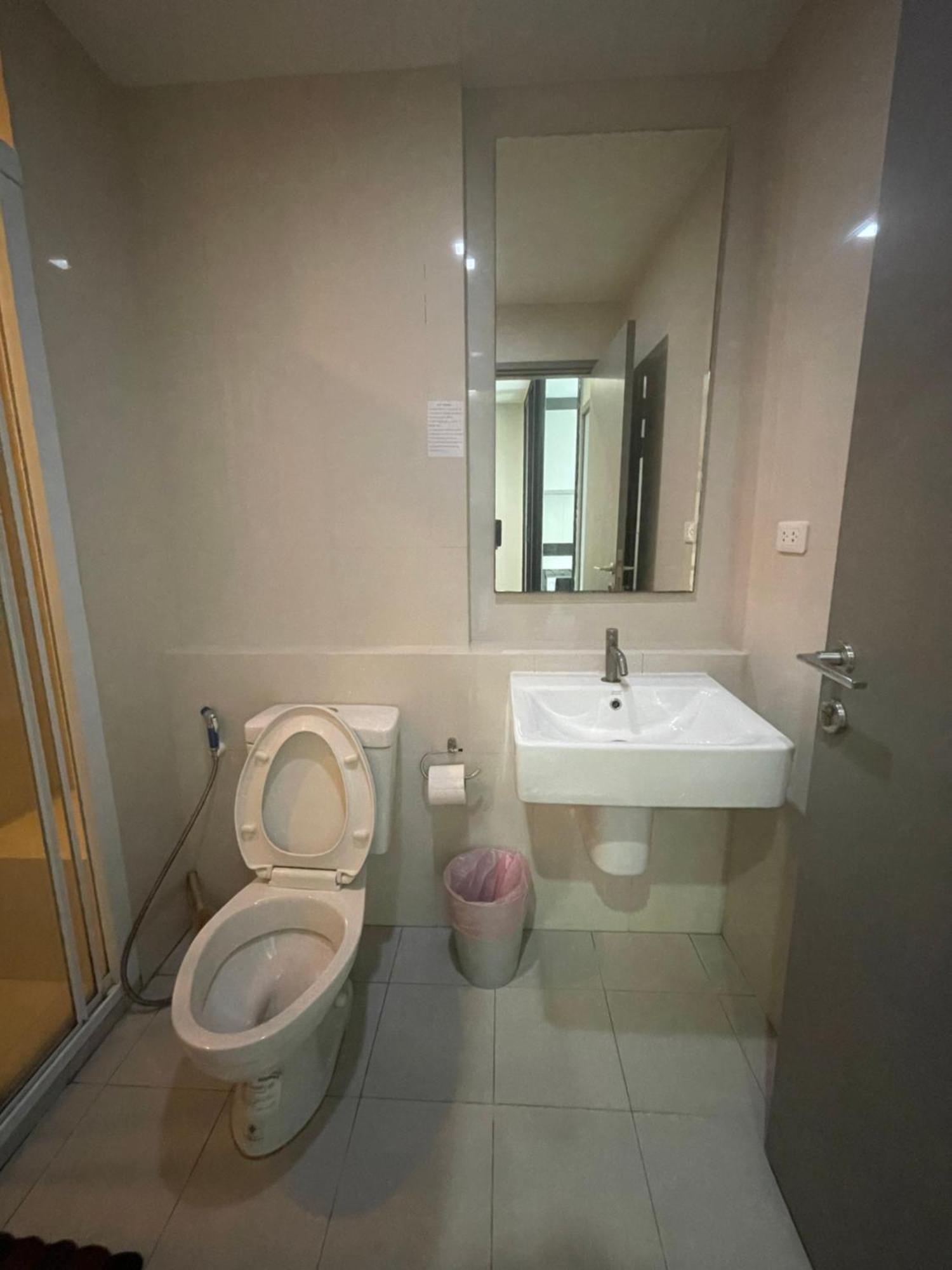 The Base Pattaya By Feng Apartment Exterior photo