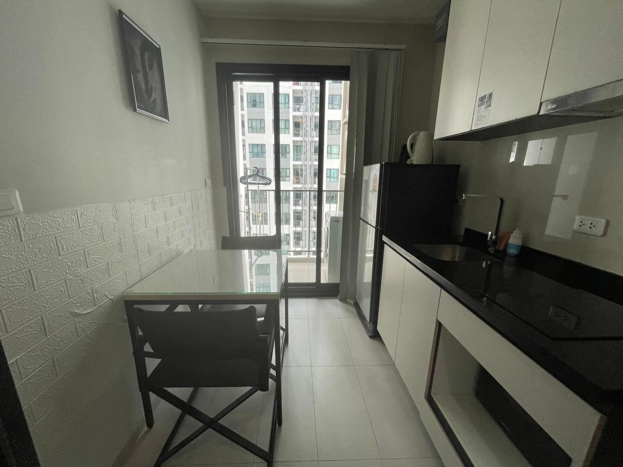 The Base Pattaya By Feng Apartment Exterior photo